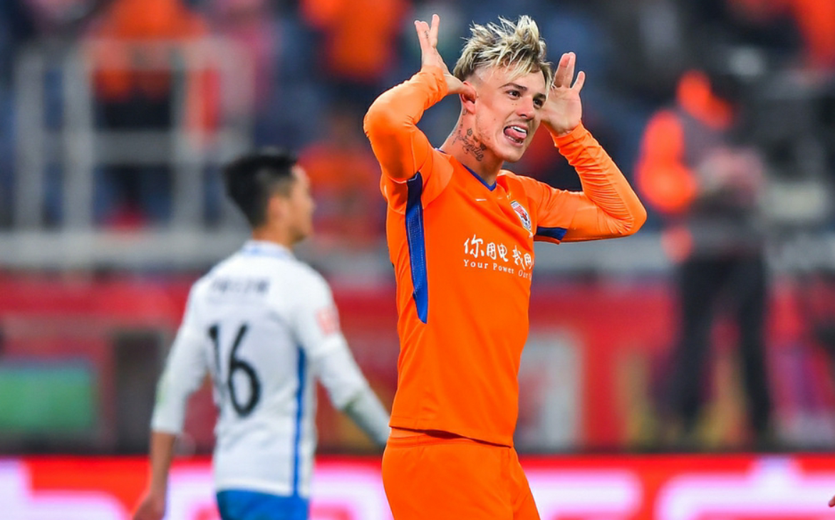 包含赛前多伦多猛龙调整名单以备亚冠；调整名单环节打磨；媒体盛赞；纪律约束更严格的词条